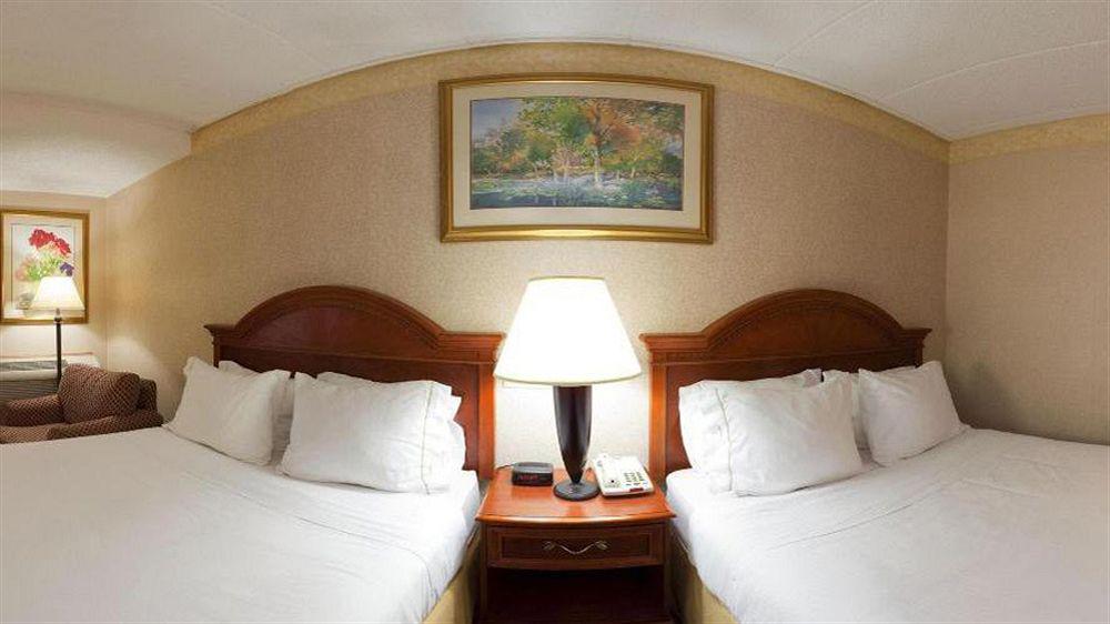 La Quinta Inn & Suites By Wyndham Springfield Buitenkant foto