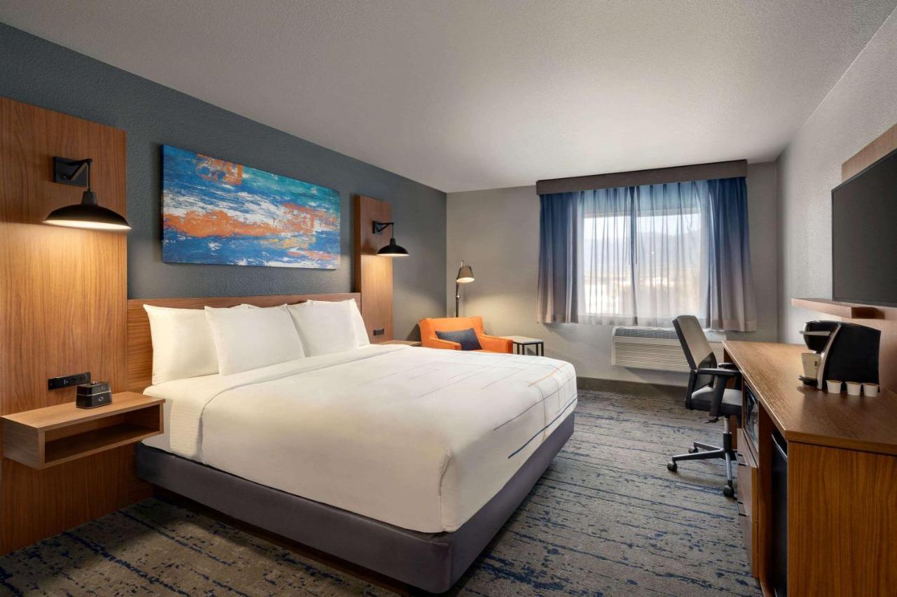 La Quinta Inn & Suites By Wyndham Springfield Buitenkant foto
