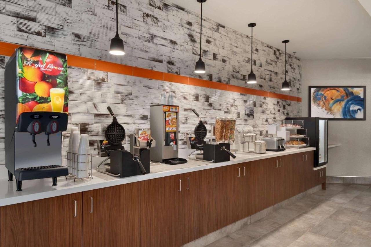 La Quinta Inn & Suites By Wyndham Springfield Buitenkant foto