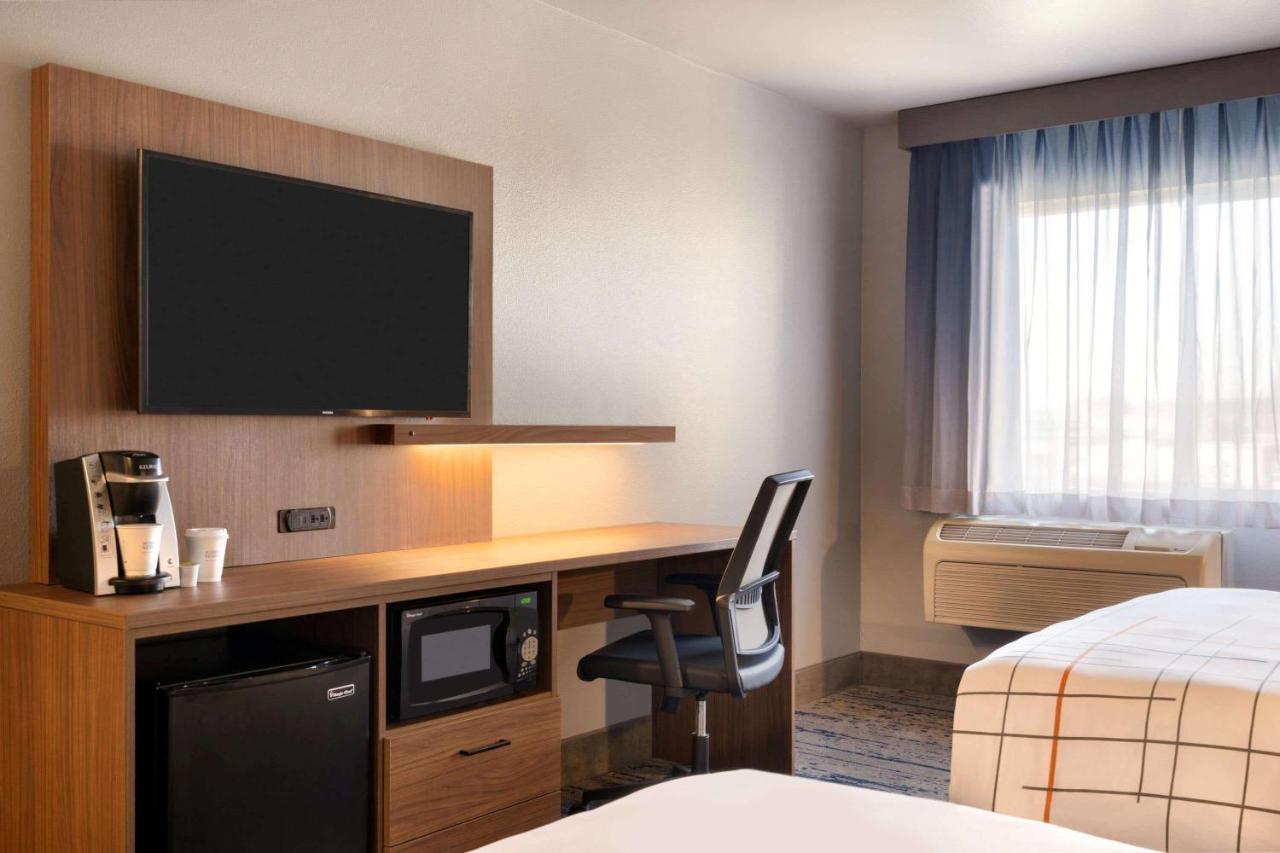 La Quinta Inn & Suites By Wyndham Springfield Buitenkant foto