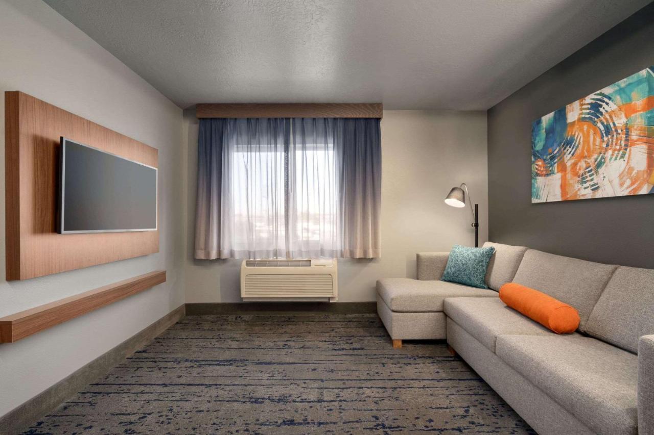 La Quinta Inn & Suites By Wyndham Springfield Buitenkant foto