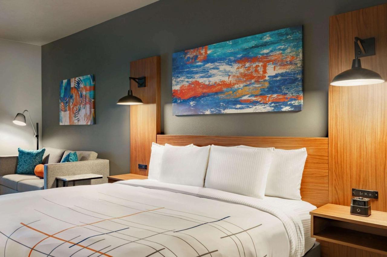 La Quinta Inn & Suites By Wyndham Springfield Buitenkant foto