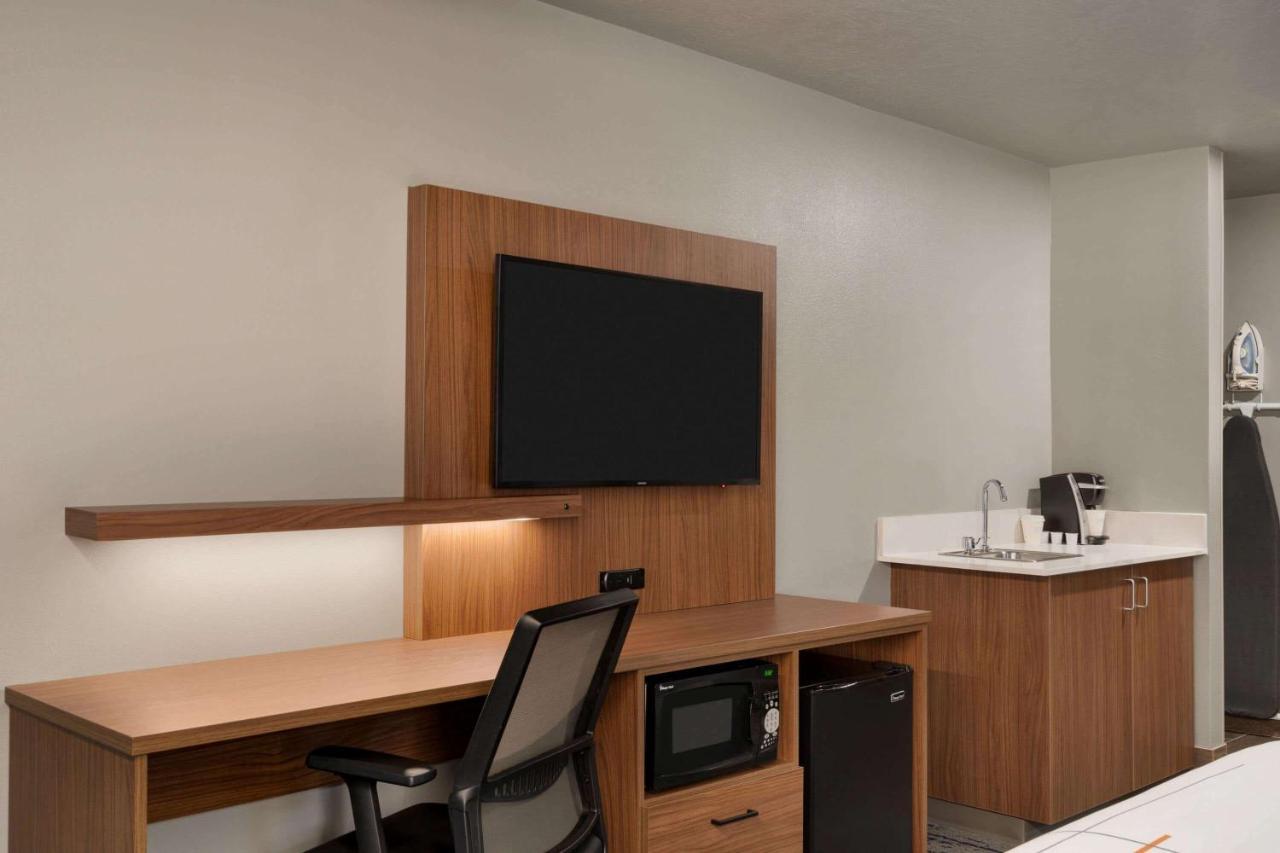 La Quinta Inn & Suites By Wyndham Springfield Buitenkant foto
