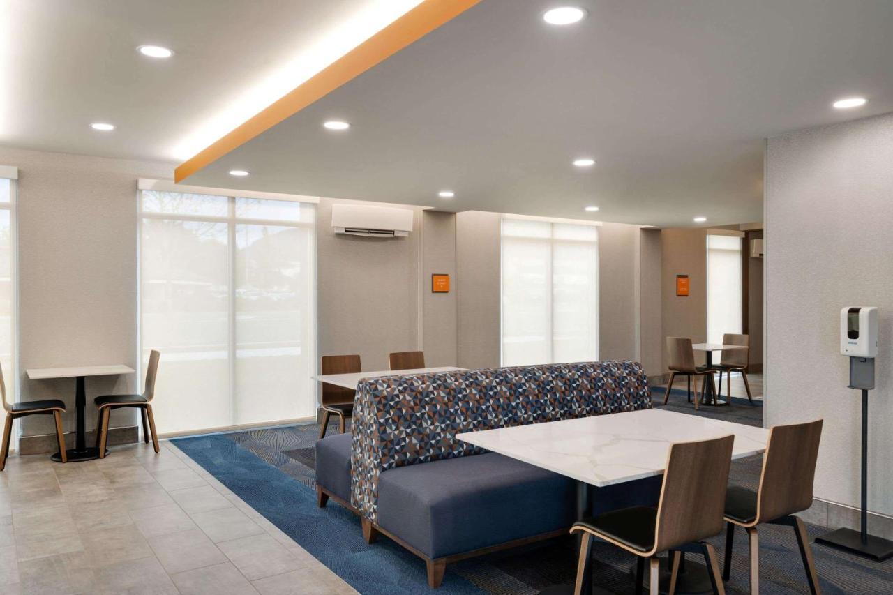 La Quinta Inn & Suites By Wyndham Springfield Buitenkant foto