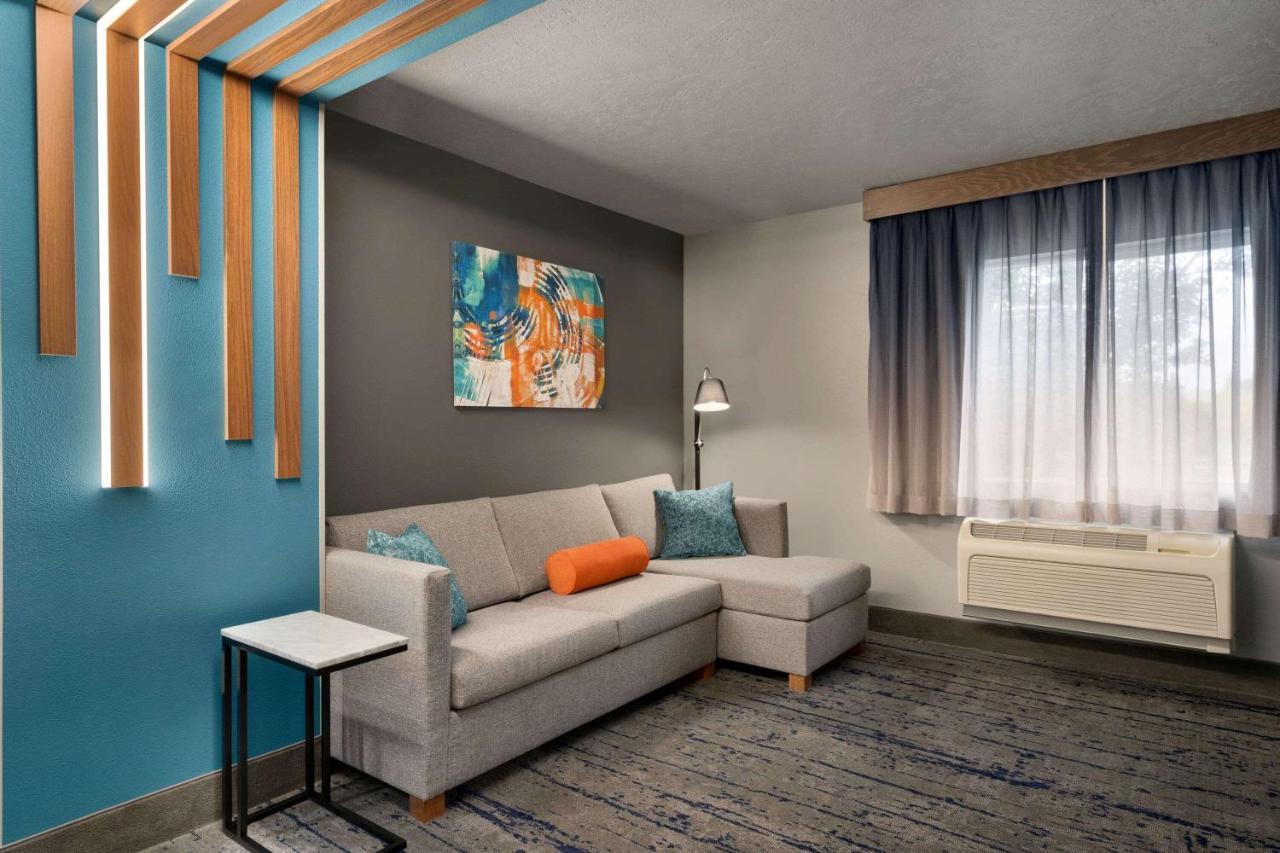 La Quinta Inn & Suites By Wyndham Springfield Buitenkant foto