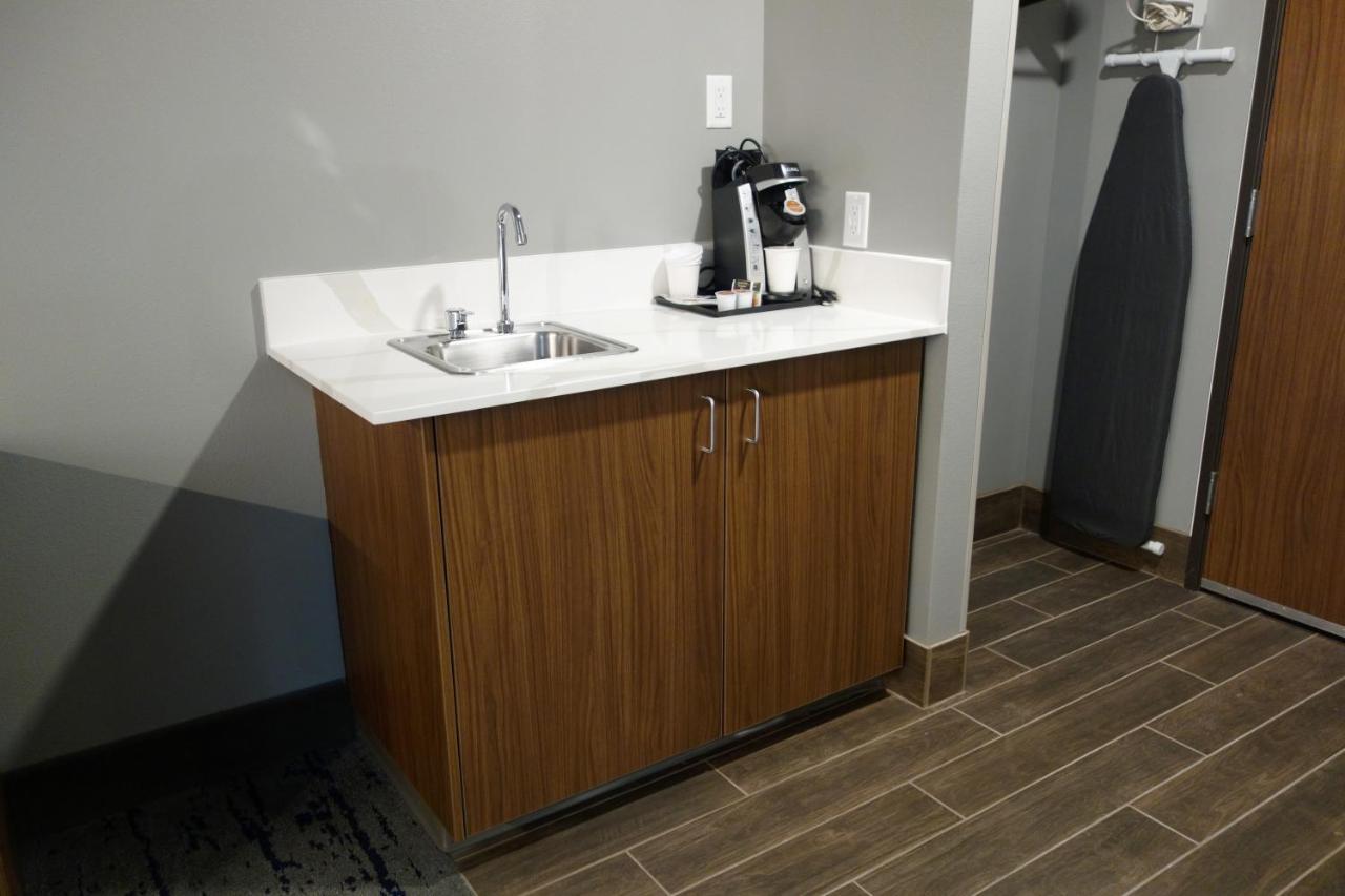 La Quinta Inn & Suites By Wyndham Springfield Buitenkant foto